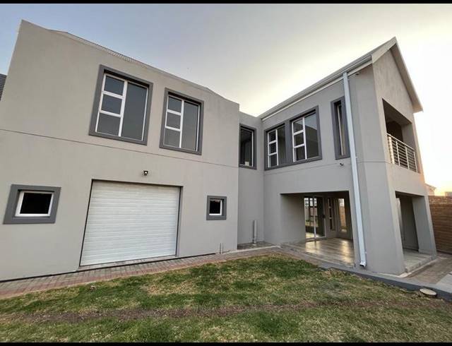 3 BEDROOM TOWNHOUSE FOR SALE IN RIVERSPRAY LIFESTYLE ESTATE
